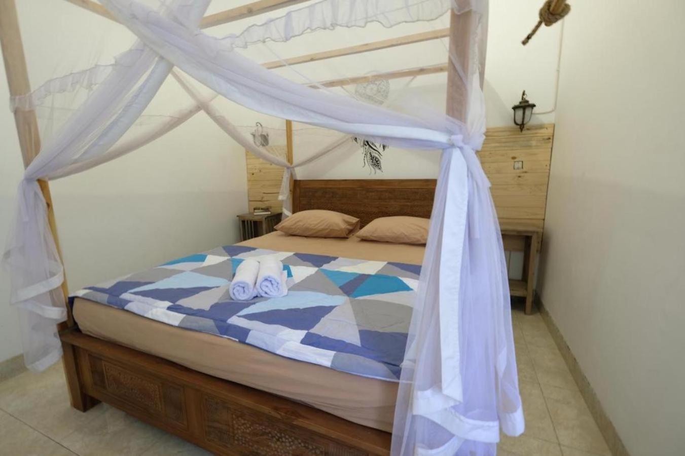 Wood Stone Hostel Yogyakarta Exterior photo
