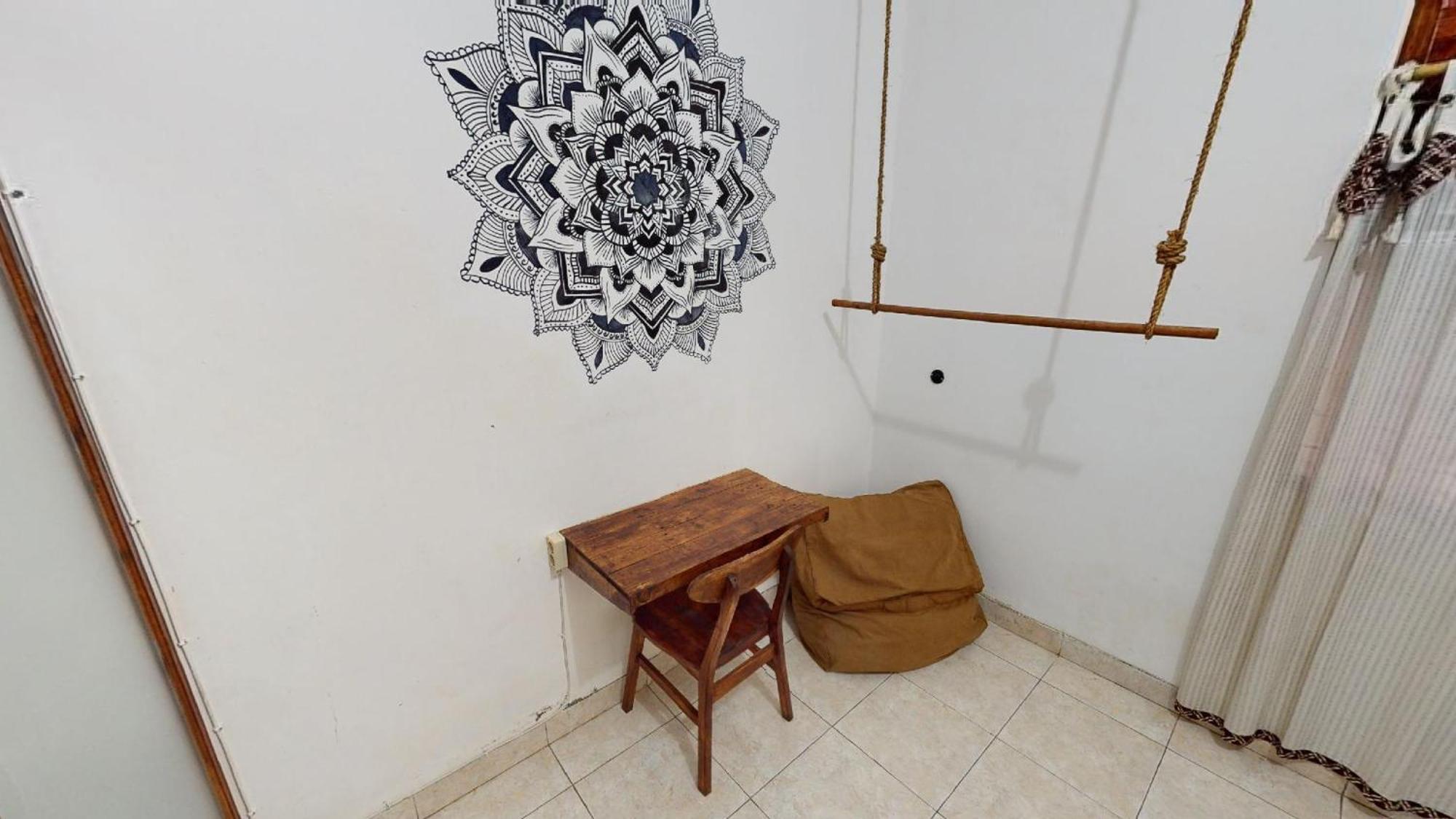 Wood Stone Hostel Yogyakarta Exterior photo