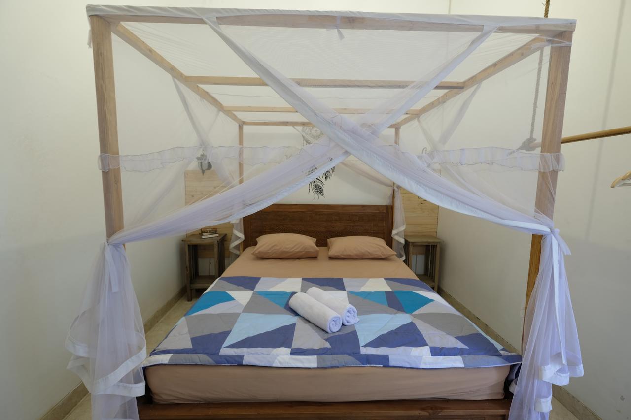 Wood Stone Hostel Yogyakarta Exterior photo