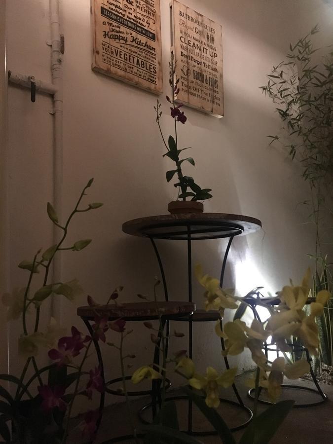 Wood Stone Hostel Yogyakarta Exterior photo