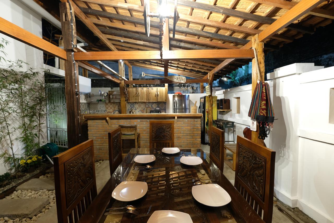 Wood Stone Hostel Yogyakarta Exterior photo